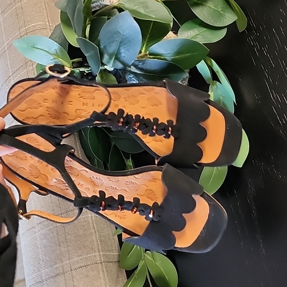 CHIE MIHARA Scalloped T-Strap Sandals EU 38 US 8 Beaded Floral Leather Spain Art - Picture 5 of 17